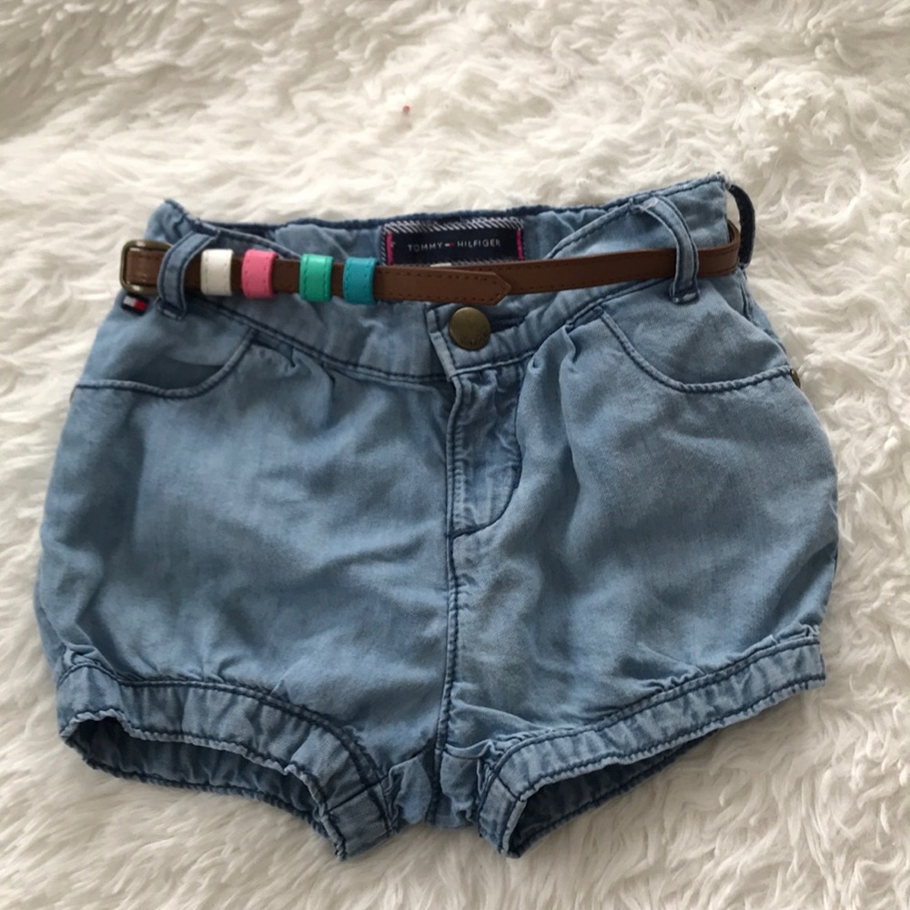 Shorts with stylish belt